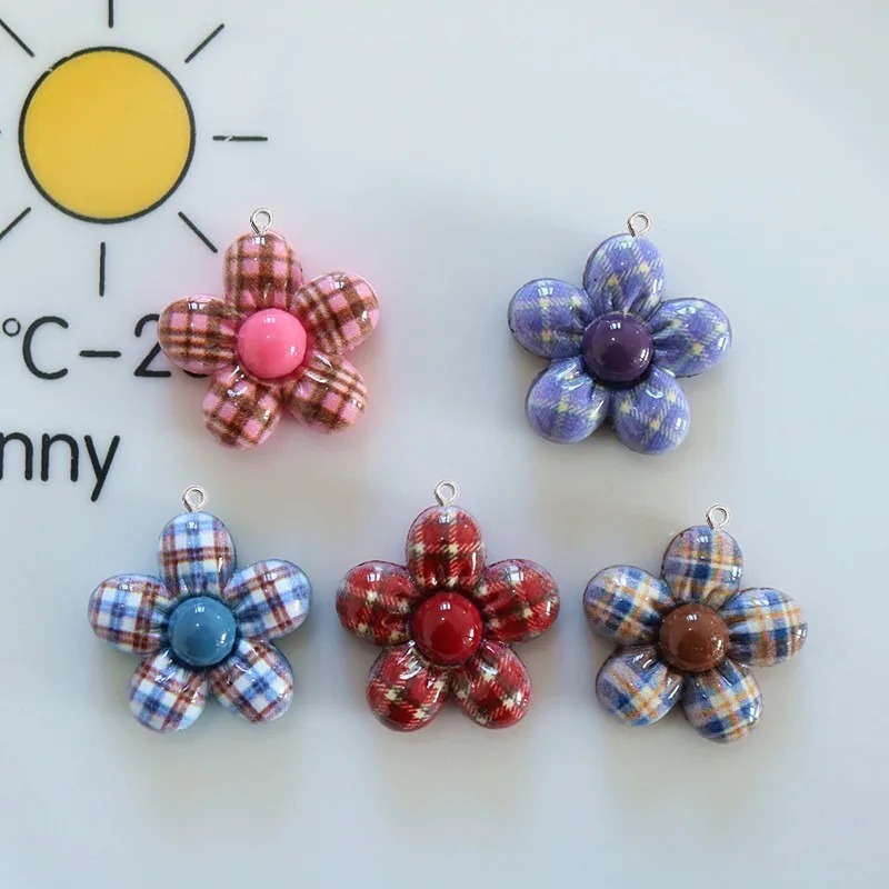 Resin Art Craft - 10 Stück süße Blumen-Anhänger aus Kunstharz